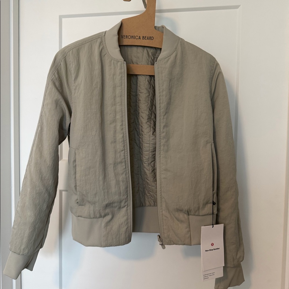 NWT LULULEMON REVERSIBLE NONSTOP BOMBER - SIZE 4